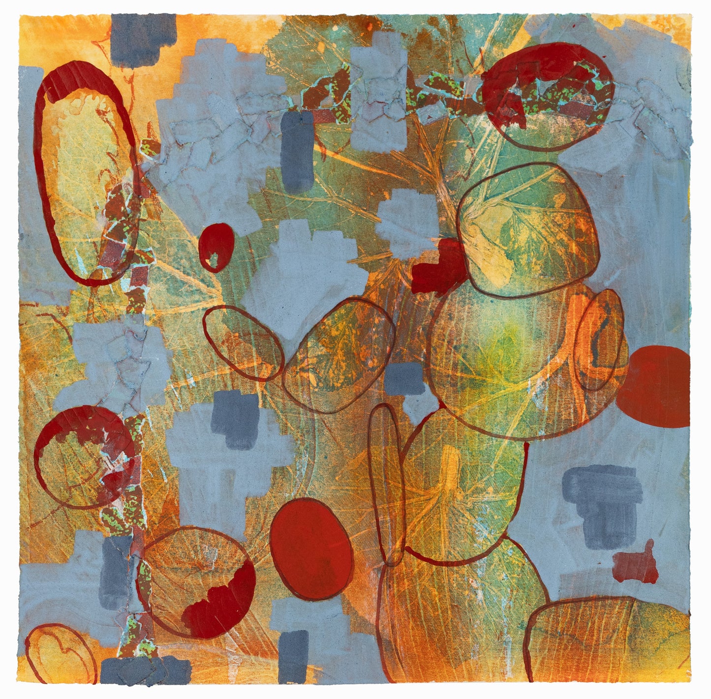 Abstrakte Komposition aus Blattformen in Rot, Orange und Blau mit organischen und geometrischen Strukturen – Abstract composition of leaf shapes in red, orange and blue with organic and geometric structures.