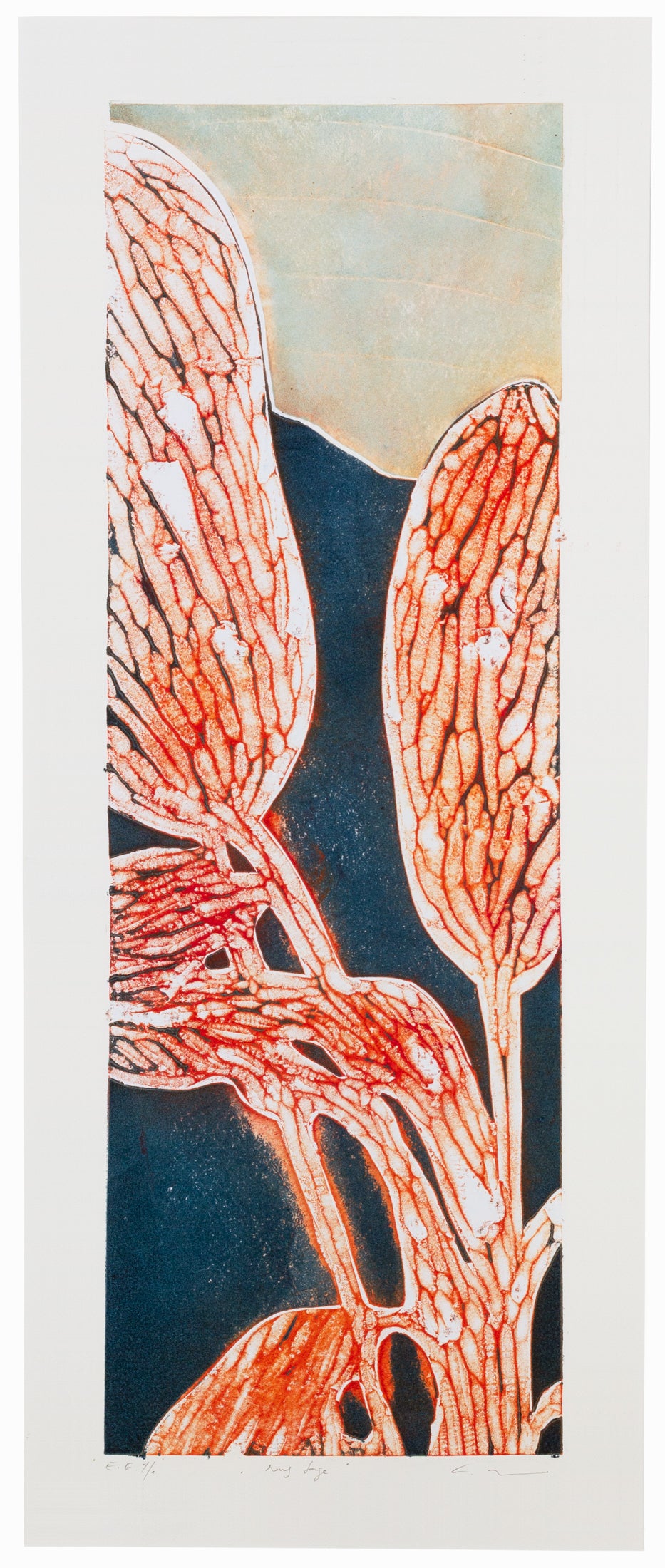 Abstrakte Pflanzenstruktur in Orange- und Blautönen mit Linien und reliefartiger Oberfläche – Abstract plant structure in orange and blue tones with lines and textured surface.