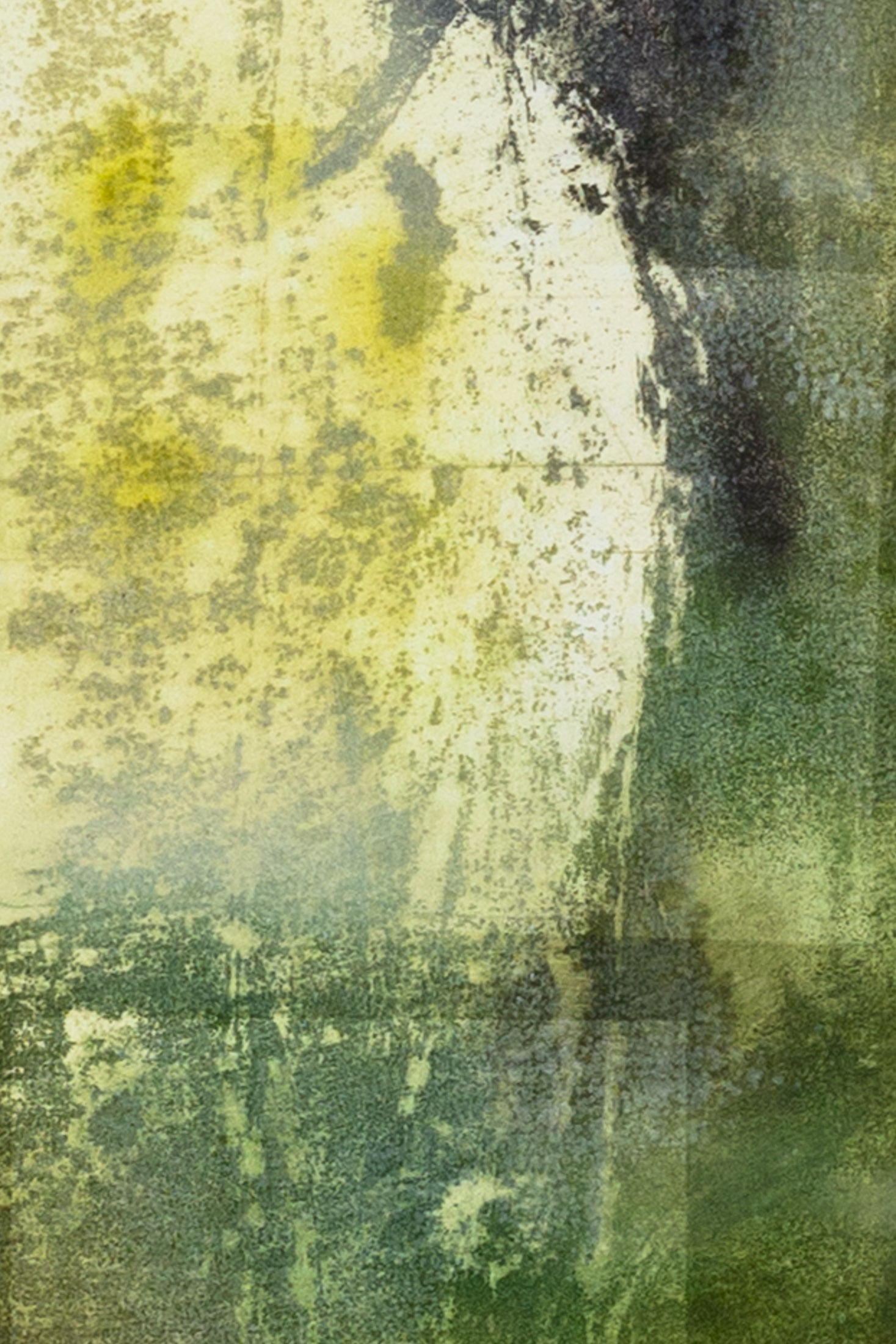 Detail eines bstrakten Pflanzenmotivs in Grün- und Gelbtönen mit weichen Übergängen und feinen Strukturen – Detail shot of an abstract plant motif in shades of green and yellow with soft transitions and delicate textures.